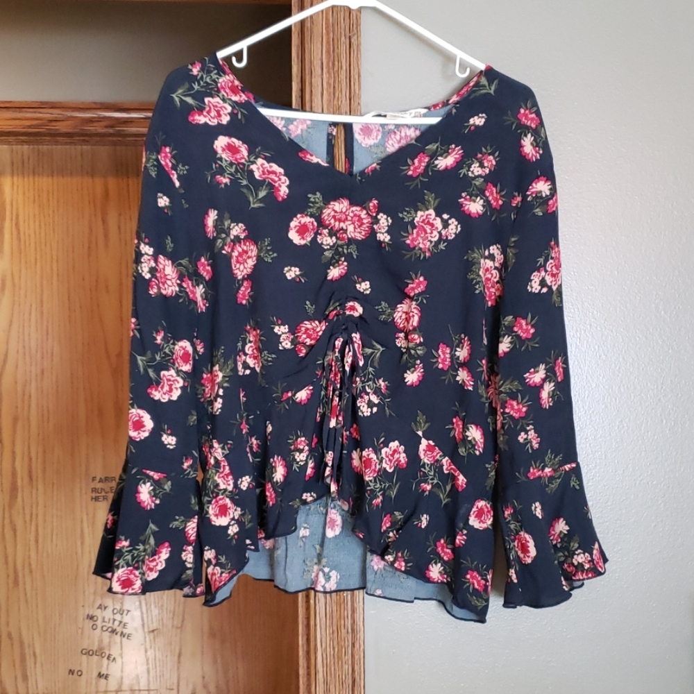 New without tags never worn, XL cute blouse